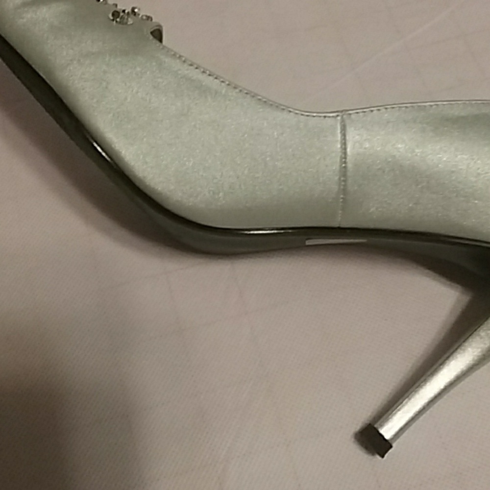 Delicious Silver pumps - Picture 4 of 4